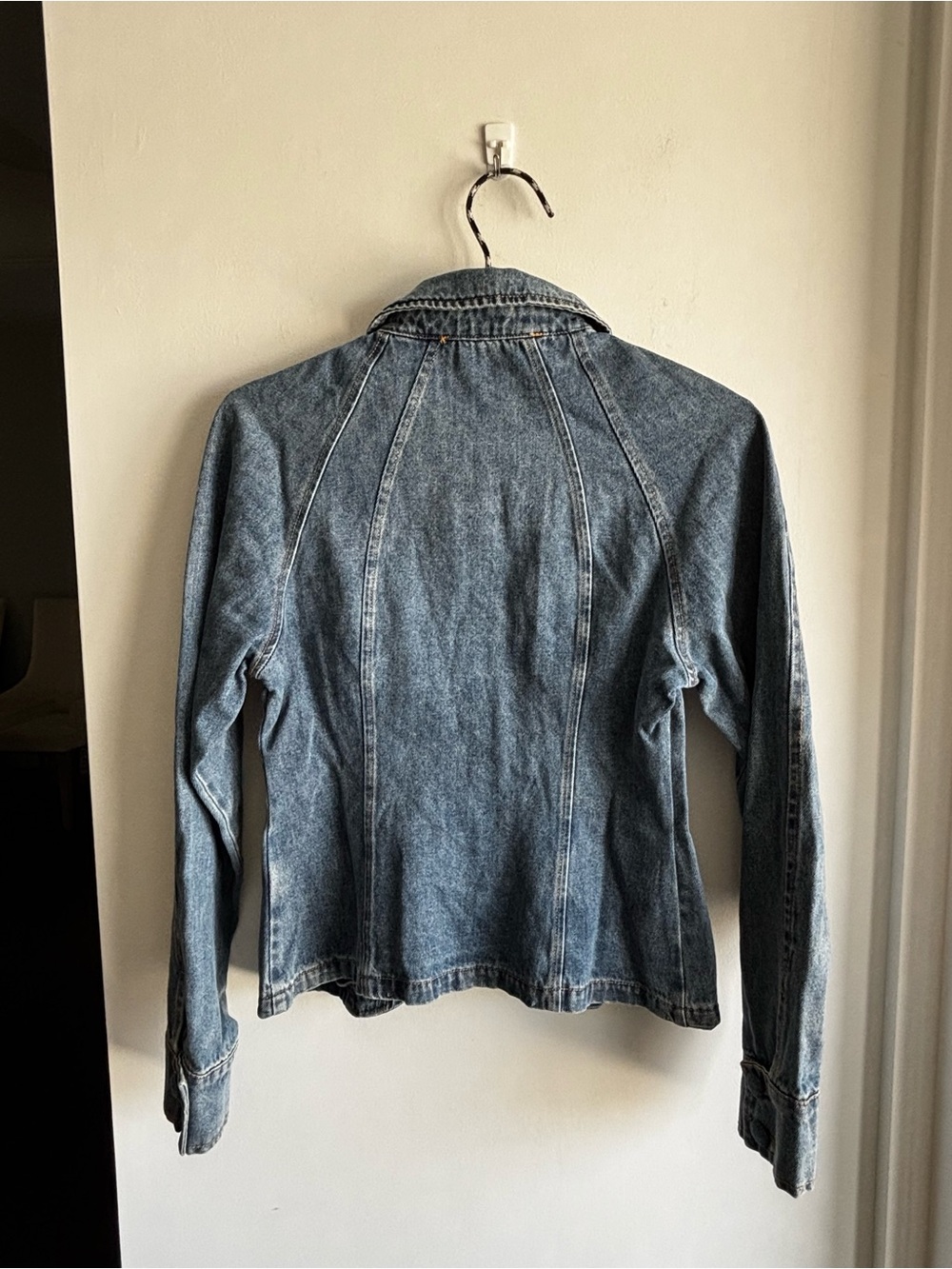 Lioness - form jacket - Picture 4 of 6